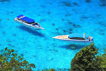 snorkeling speedboats on flat seas
